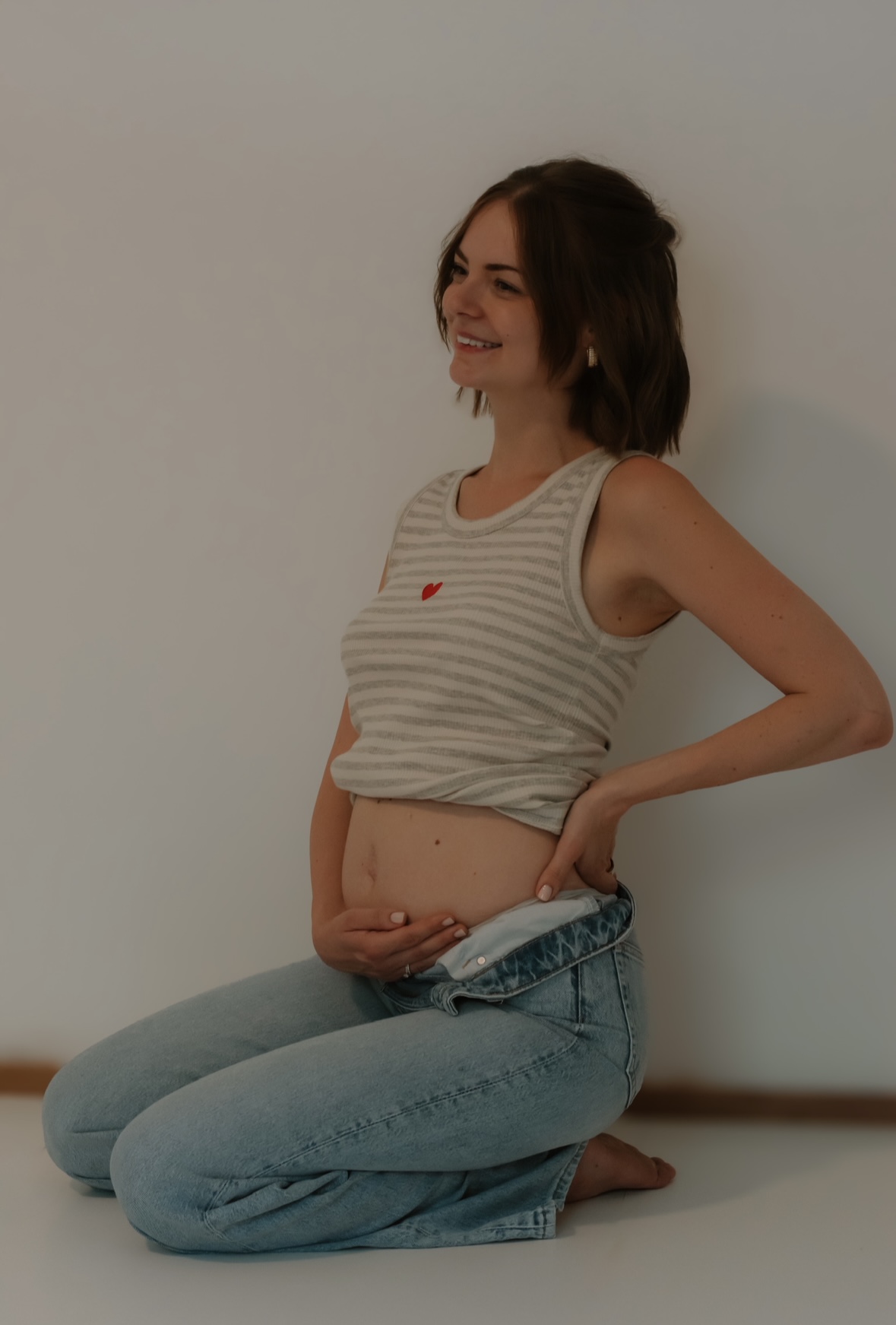 Schwangere Frau in Yoga-Pose